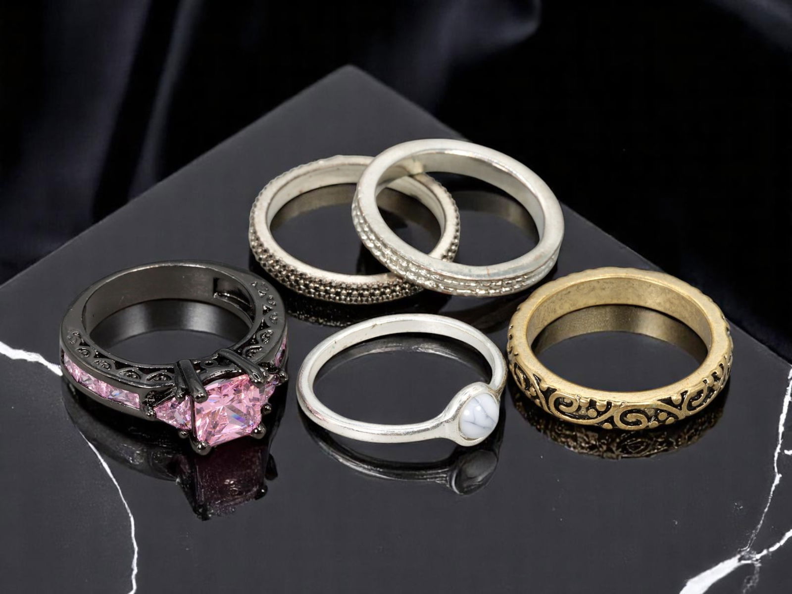 Contemporary & Vintage-Inspired Band Ring Lot Textured, Scrollwork & Statement Designs, 5 pcs US 7-9: An eclectic lot of five rings spanning US sizes 7 to 9, this set combines bold statement and band styles. The collection includes a dramatic blacktone setting with vibrant pink center and side stones,