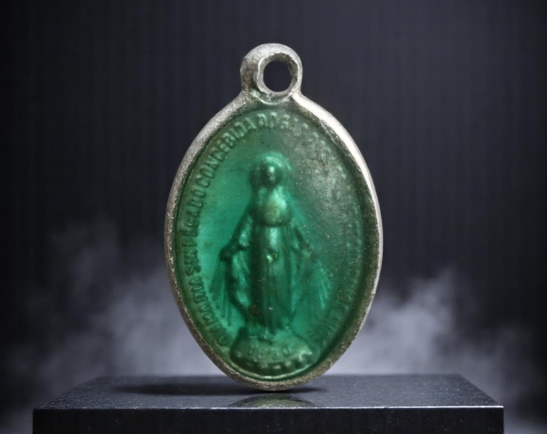 FRANCE: Miraculous Devotion - "Medaille Miraculeuse" in Green Enamel, c.20th Century, 15mm: This iconic 15mm Miraculous Medal, bathed in translucent green enamel, encapsulates the Catholic belief in divine intercession through the Virgin Mary. The obverse features the Blessed Virgin with arm