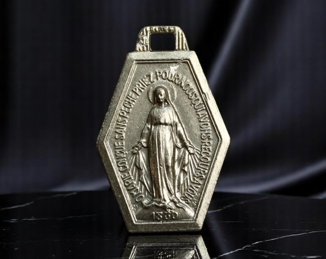 FRANCE: Hexagonal Devotion - Miraculous Medal of the Immaculate Conception, c.20th Century, 18mm (1 of 2)