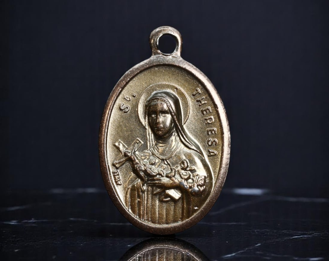 ITALY: St. Therese of Lisieux - "Little Flower" Devotional Medal, ca. Mid 20th Century, 25mm: This delicate oval medal honors St. Therese of the Child Jesus, also known as The Little Flower, one of the most beloved modern saints in Catholic devotion. The obverse features a serene bust of St. T