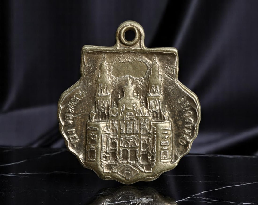 SPAIN: Santiago de Compostela - Pilgrimage Cathedral Devotional Medal, c.1950s, 18mm (1 of 2)
