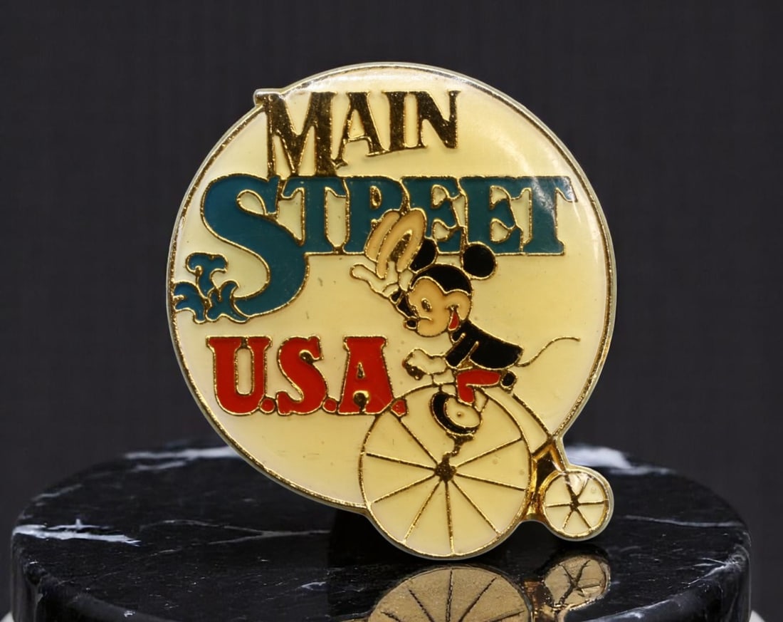 USA: Disney Americana - Main Street U.S.A. Mickey Pin Badge, c.1970s Taiwan R.O.C., 28mm (1 of 2)