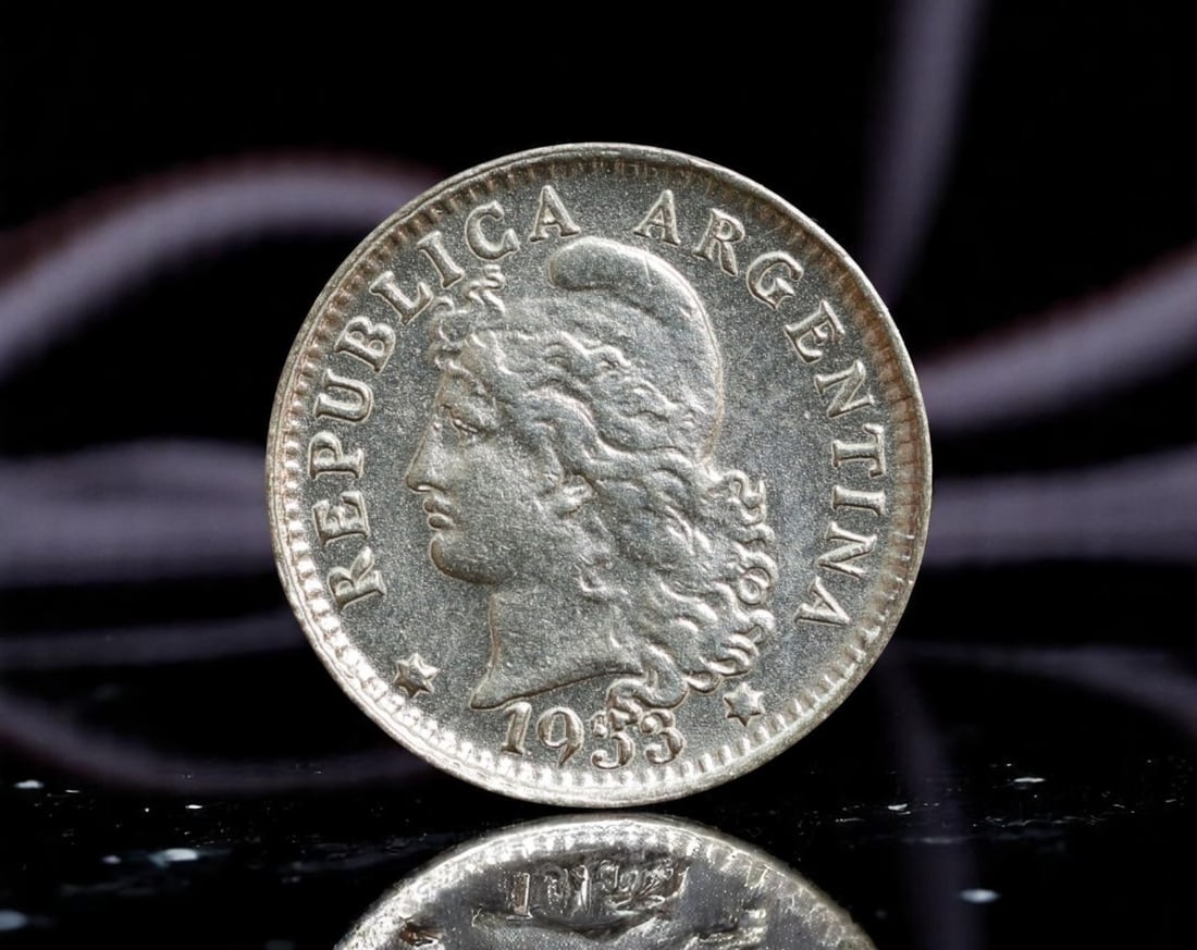 ARGENTINA: Liberty Allegory - Republican Spirit 5 Centavos Coin, 1933, 17mm (1 of 2)
