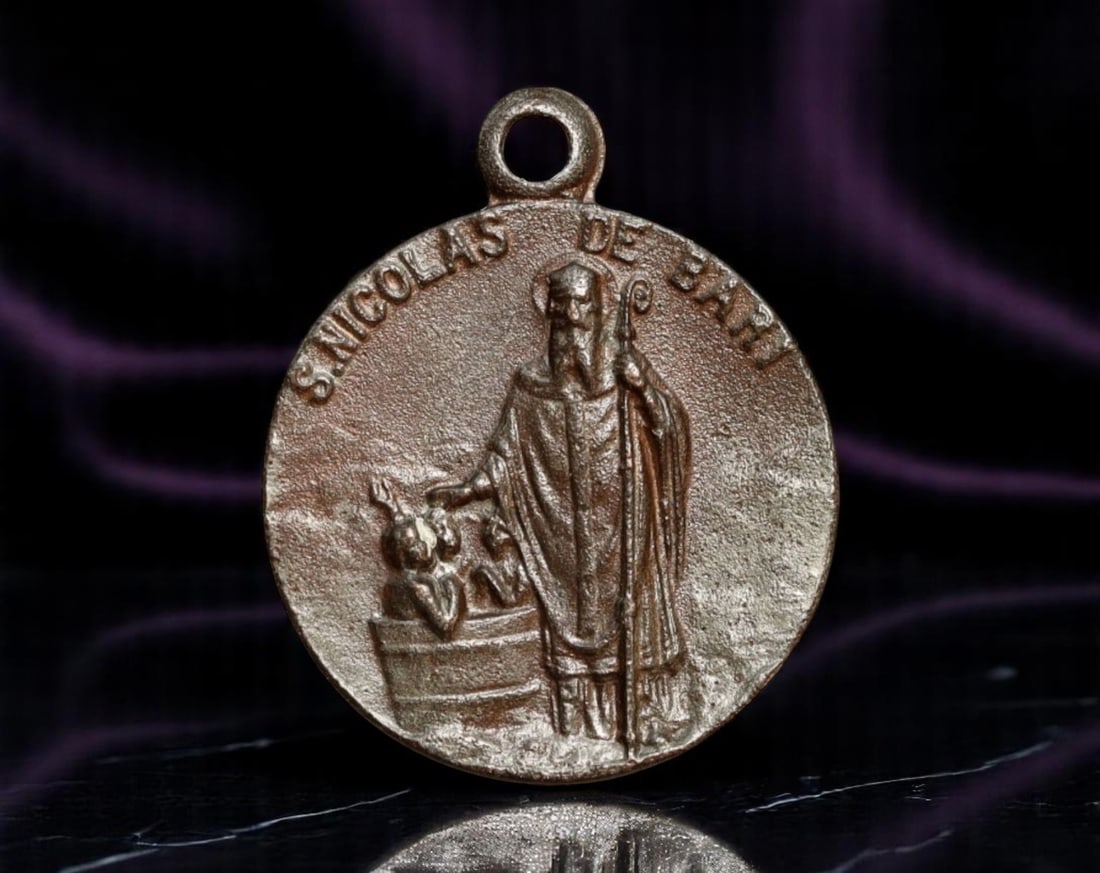 SPAIN: Saint Nicholas of Bari - Miracle of the Three Children Religious Medal Coin, c.1920s, 21mm (1 of 2)