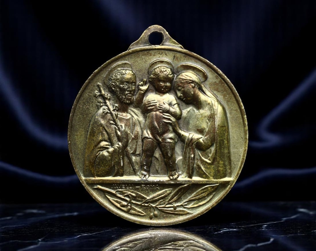 VATICAN: Papal Blessing - Pius XII and Holy Family Medal, A. Motti Rome, c.1940s, 28mm: This finely struck 28mm bronze medal issued under Pope Pius XII combines pontifical presence with sacred domesticity. One side features a solemn profile of Pius XII, robed in ornate pontifical vestmen