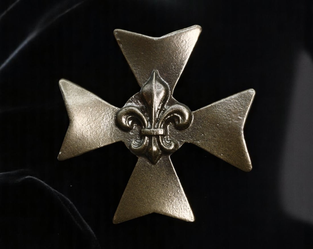 FRANCE: Scouting Valor - Cross Pattee with Fleur-de-Lis Scout Emblem, c.1930s, 30mm (1 of 2)