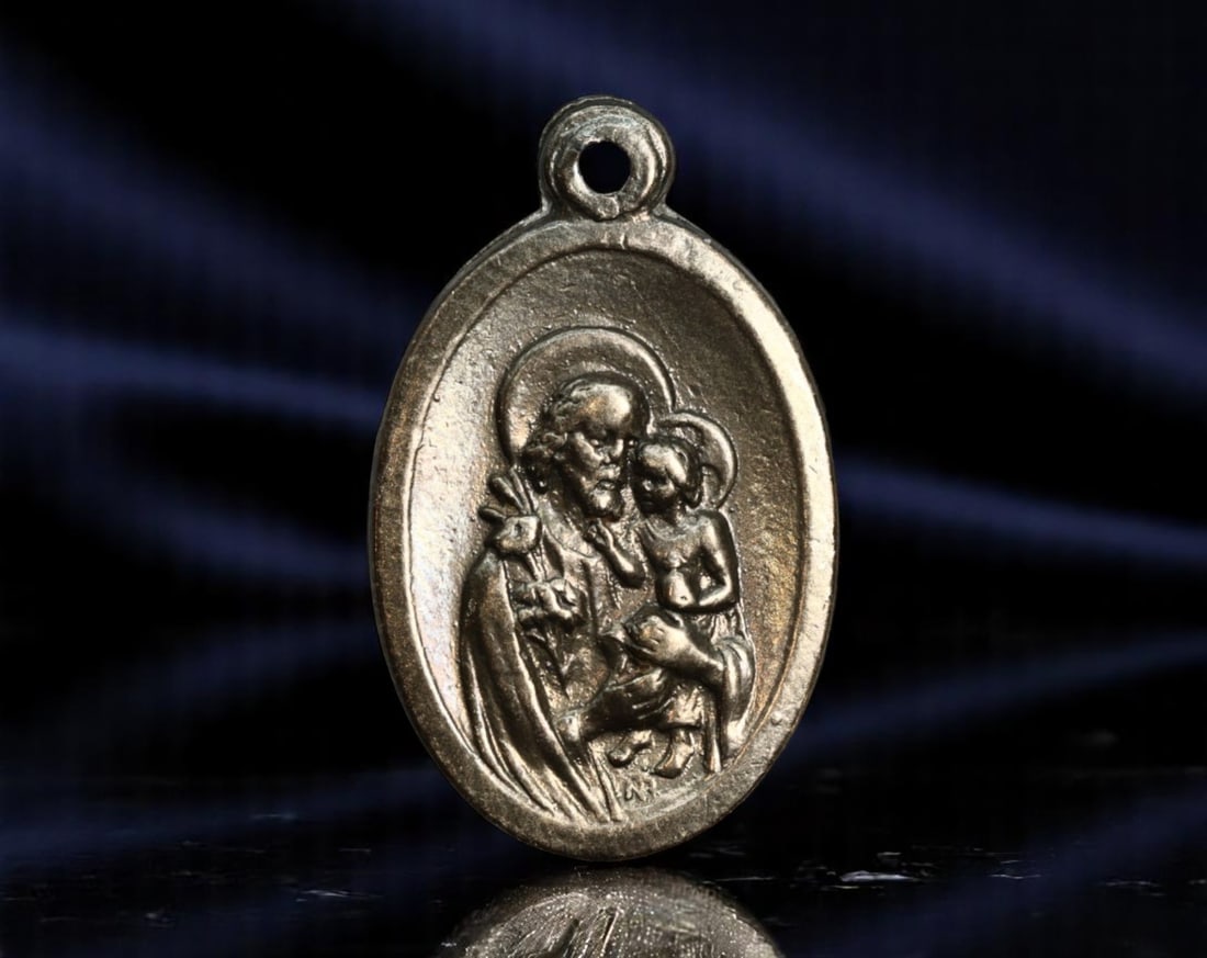 ITALY: Guardian Devotion - Saint Joseph and Child Jesus Medal, mid-20th Century, 26mm (1 of 2)