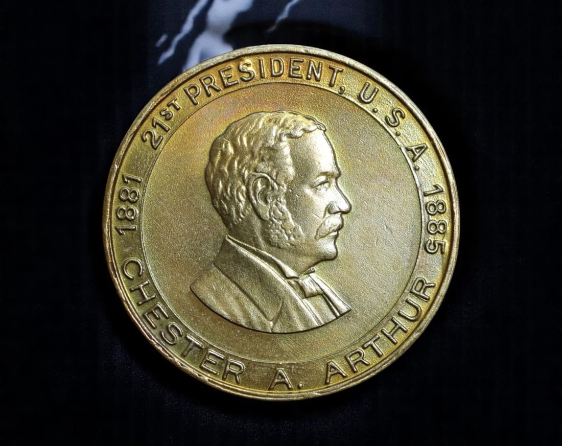 UNITED STATES: Chester A. Arthur - Bronze Presidential Medal, 1881-1885 (26mm): Struck to honor the 21st President of the United States, this 26mm bronze medal features a right-facing bust of Chester A. Arthur surrounded by the legend '21st President, U.S.A. 1881-1885.' The rever
