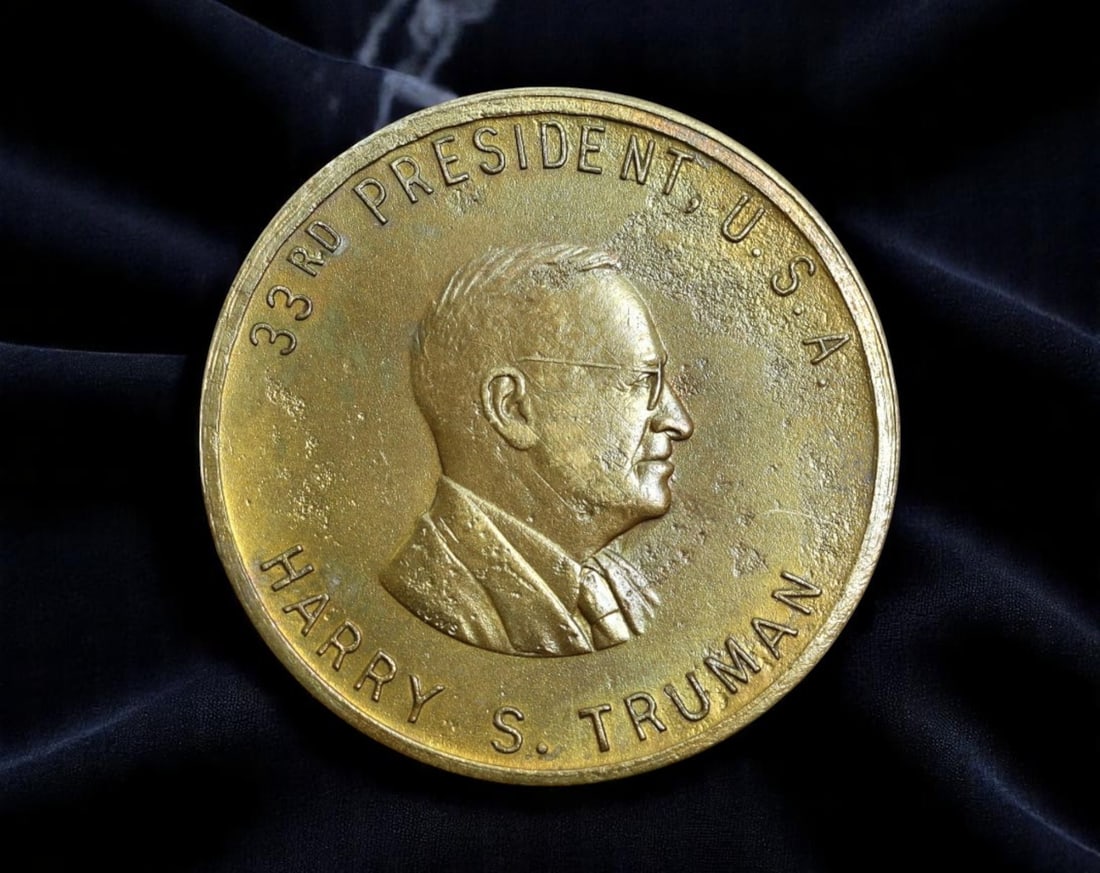 UNITED STATES: Harry S. Truman - Bronze Presidential Medal, 1945-1953 (26mm): This 26mm bronze medal commemorates Harry S. Truman, the 33rd President of the United States, who ascended to the presidency following the death of Franklin D. Roosevelt in 1945. The obverse presents 