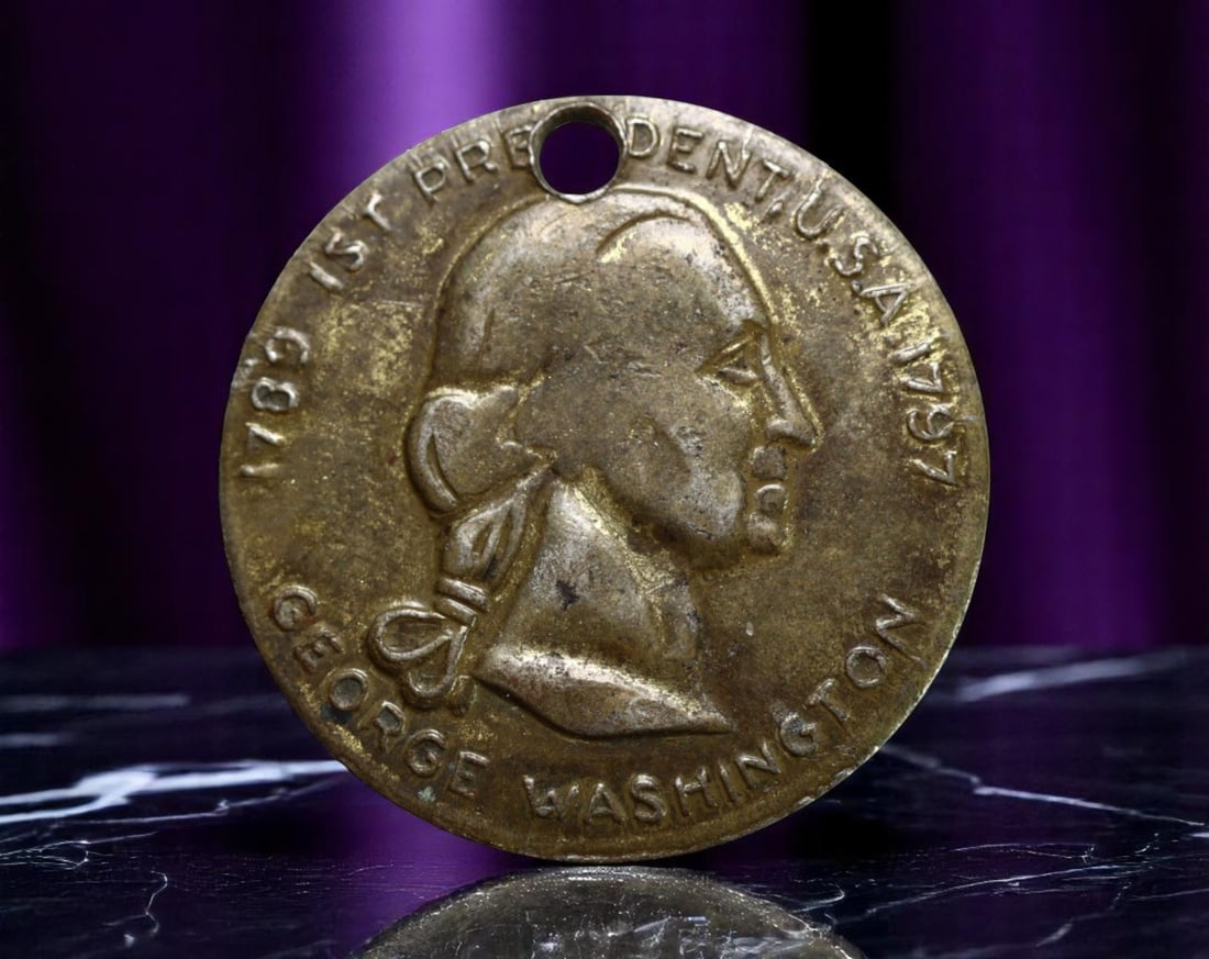 USA: George Washington - Founding Presidency Commemorative Coin, 1789-1797 (Modern Issue), 26mm (1 of 2)