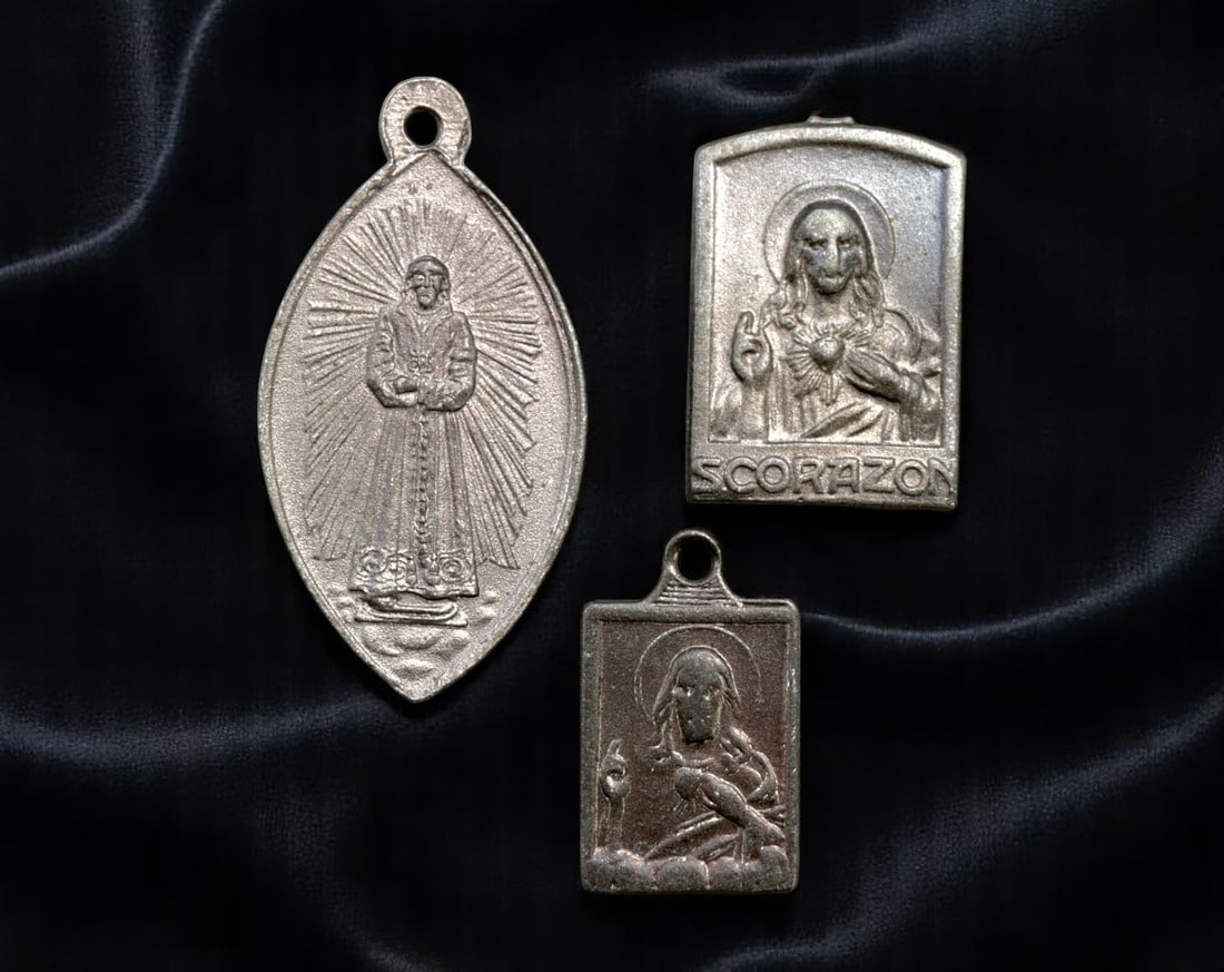 SPAIN: Sacred Heart, Our Lady of Mount Carmel & Jesuit Devotion Medallions, 1920-1940, 19-33mm (1 of 2)