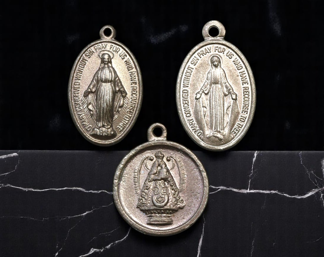 SPAIN/FRANCE: Miraculous Conception & Saintly Intercession Devotional Medals, 1930-1950, 19-22mm: This compact and poignant group of religious medallions presents a vivid reflection of mid-20th-century devotional life in Catholic Spain and France, where sacred imagery served both as personal prote