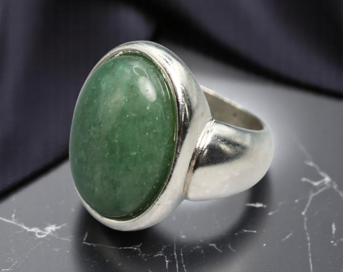 VINTAGE ARTISTIC MODERN STYLE: Green Cabochon Ring - Smooth Silvertone Bezel, Size 5 US (1 of 2)