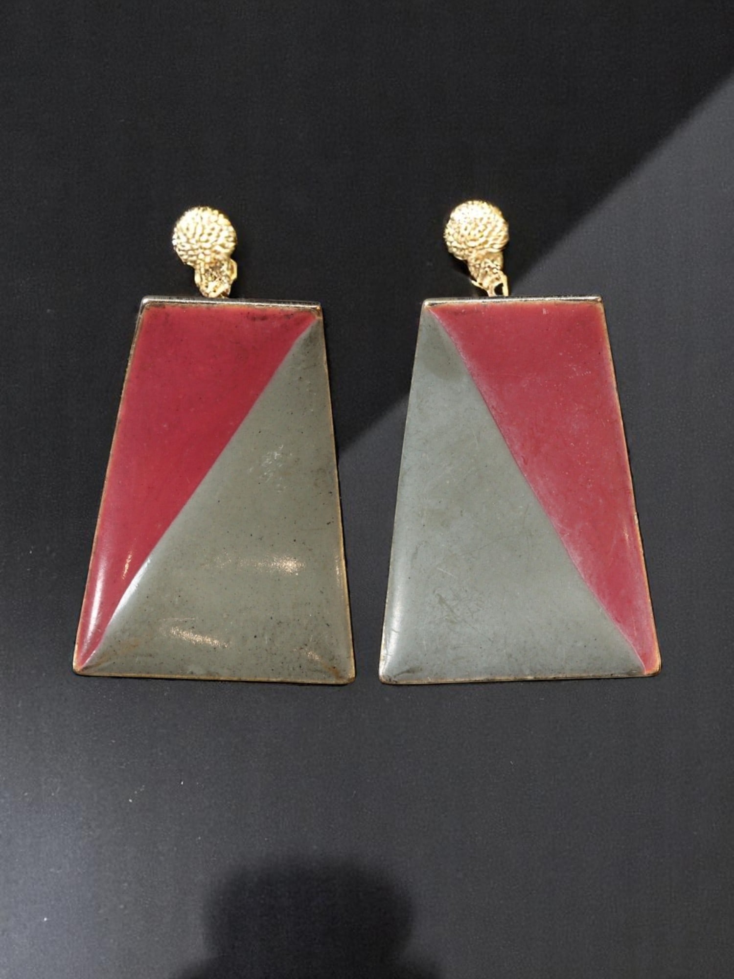 1980s MODERNIST: Pierced Earrings - Geometric Trapezoid Panels, Pink-Grey Enamel 3.2x1.5cm: This pair of vintage estate earrings embraces pure 1980s modernist flair, with enamel-finished trapezoid panels featuring bold pink and grey diagonals. The minimalist geometry and matte silvertone bac