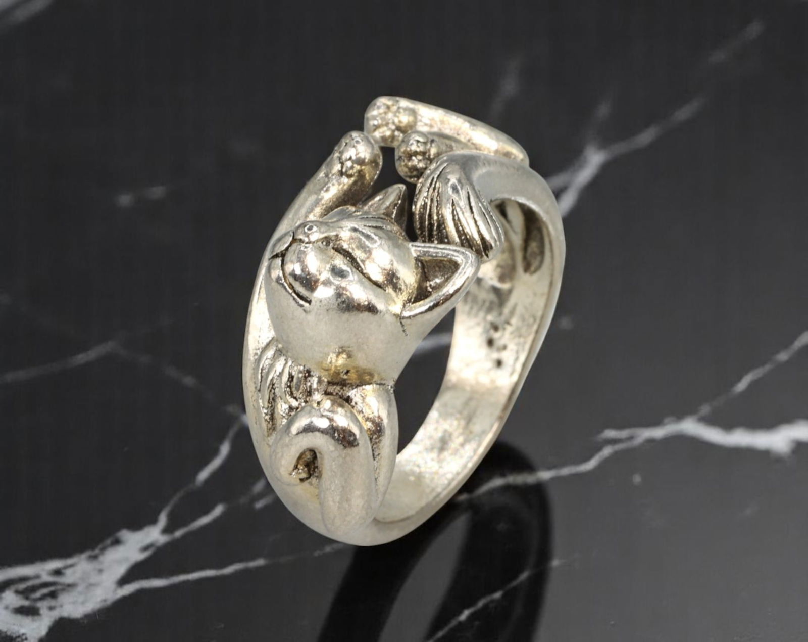 VINTAGE STYLE: Figural Cat Ring - Playful Reclining Design in Silvertone, Size 6.5 (1 of 2)