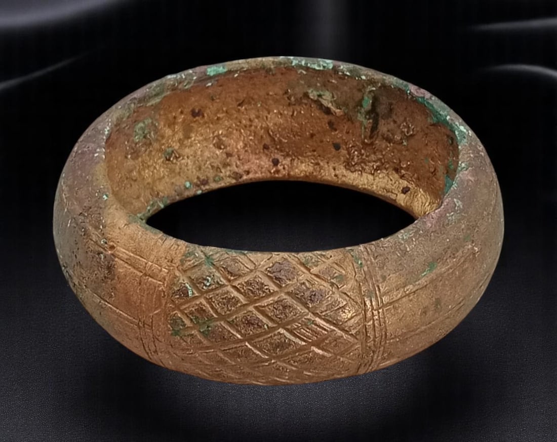 ANTIQUE: Ancient Bronze Bracelet - Lattice Panel Engraving, Rounded Closed Form, 7cm, 119g (1 of 2)