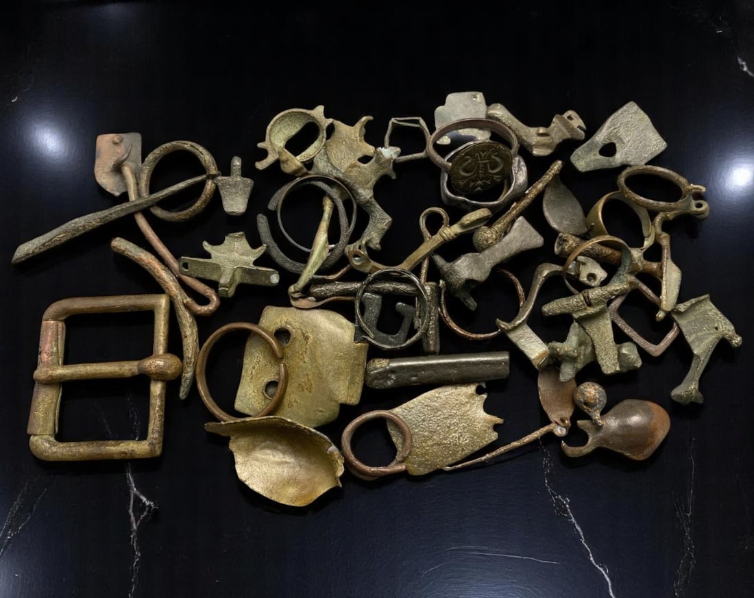 ANCIENT-MEDIEVAL: Bronze Relic Lot - Buckles, Loops & Seals, 200g (max 5cm) (1 of 1)