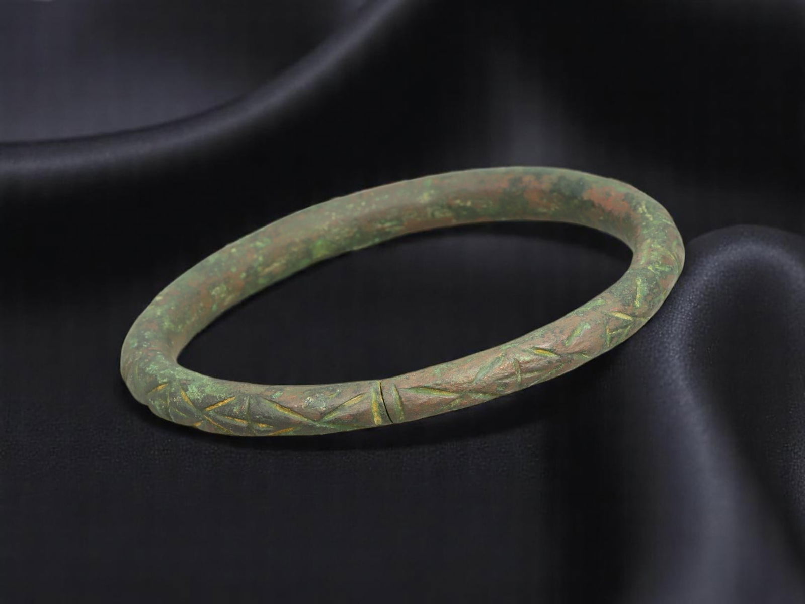 LATE ROMAN / EARLY BYZANTINE Engraved Chevron Motif Bronze Bracelet, 7.5 cm (1 of 2)
