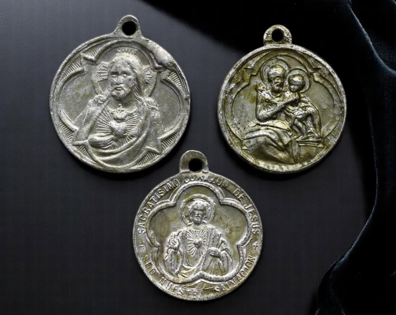 EUROPE/ITALY: Marian Devotion - Sacred Heart and Madonna Medallions Trio, c.1900s, 15-17mm: This evocative trio of devotional medallions offers a glimpse into the deeply personal dimensions of European Catholic piety during the late 19th and early 20th centuries. Each piece, cast in petite y