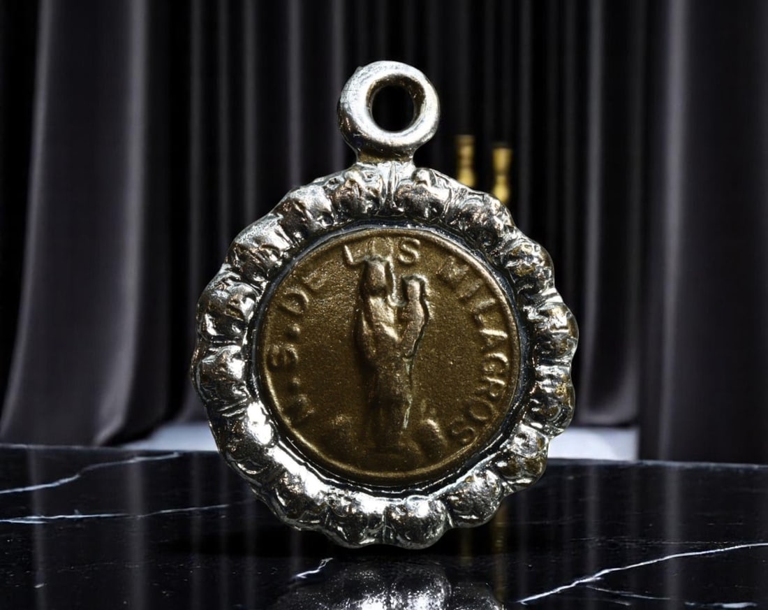 MEXICO: Divine Healing - Hand of Miracles Devotional Medal "N.S. de los Milagros", c.20th C, 18mm: This modest yet powerfully symbolic 18mm devotional medal hails from the rich tradition of Mexican religious art. Featuring a stylized raised right hand in benediction, the central inscription reads "