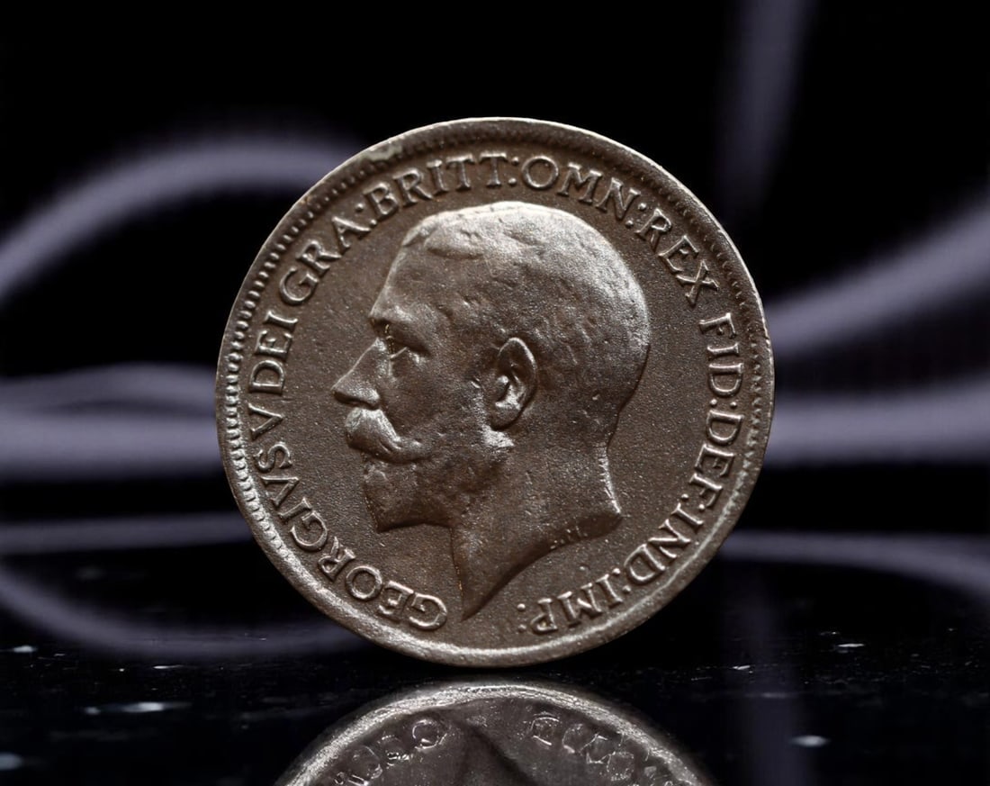 UNITED KINGDOM: Britannia's Vigil - George V Farthing Coin, 1920, 20mm: Issued under the reign of George V, this 1920 Farthing captures a crucial moment as Britain navigated the aftermath of World War I and the dawn of a new global order. The obverse features a dignified 