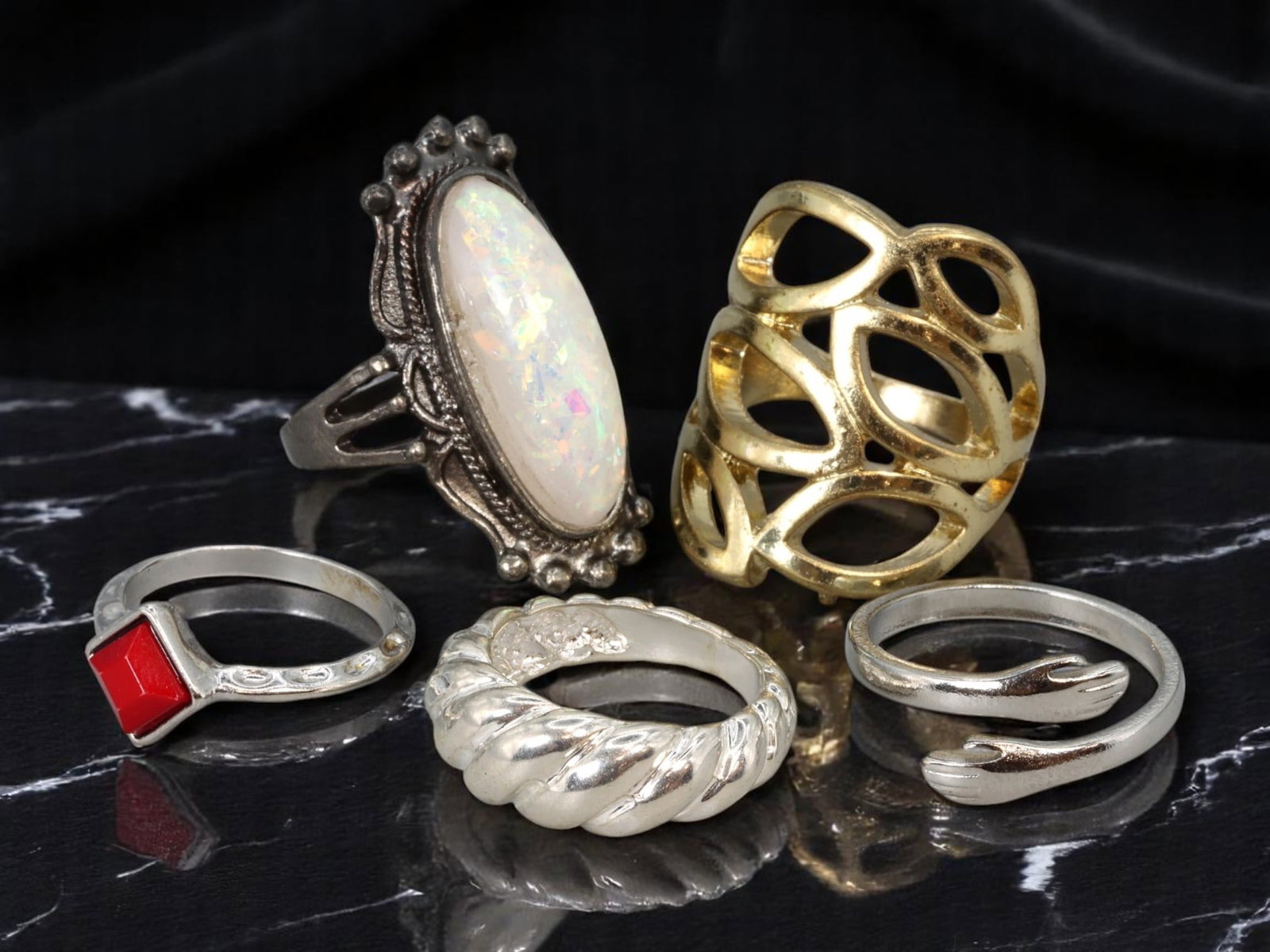 STATEMENT Rings - Opalescent Cabochon, Sculptural Goldtone & Modernist Forms, Lot of 5, 7-9 US: A diverse and sculptural ring set, this five-piece lot spans vintage influence to modern abstraction in sizes approx. 7-9 US. The centerpiece is an elongated opalescent cabochon ring set in an oxidize