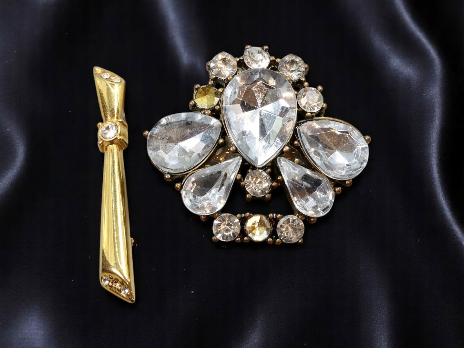 RETRO MODERN Brooch Pair - Clear Stones in Cluster & Sculptural Goldtone Pin (2 pcs, 3.5-4.9 cm) (1 of 2)