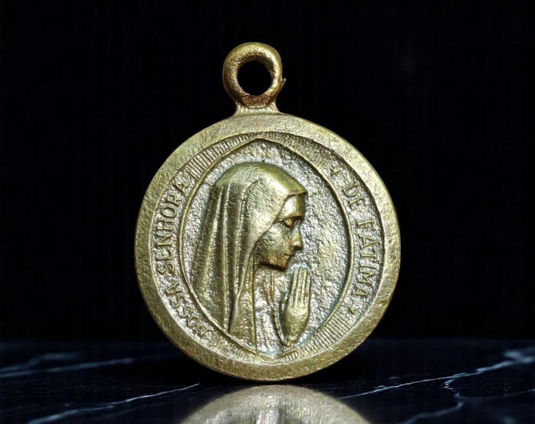 PORTUGAL: Apparitions of Fatima - Nossa Senhora Devotional Coin, c.1950s, 17mm (1 of 2)