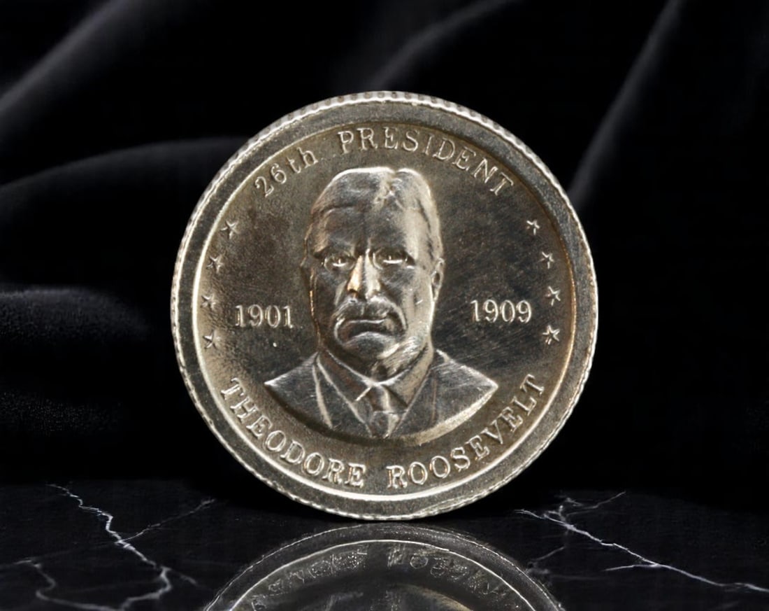 USA: Franklin Mint - 26th President Theodore Roosevelt Commemorative Silver Coin, 1901-1909, 10mm (1 of 2)