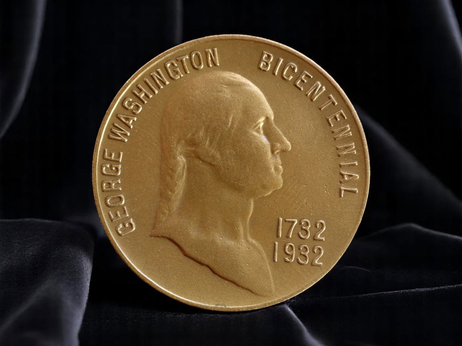 UNITED STATES: George Washington - Birthplace Bicentennial Medal Coin, 1932 (31mm) (1 of 2)