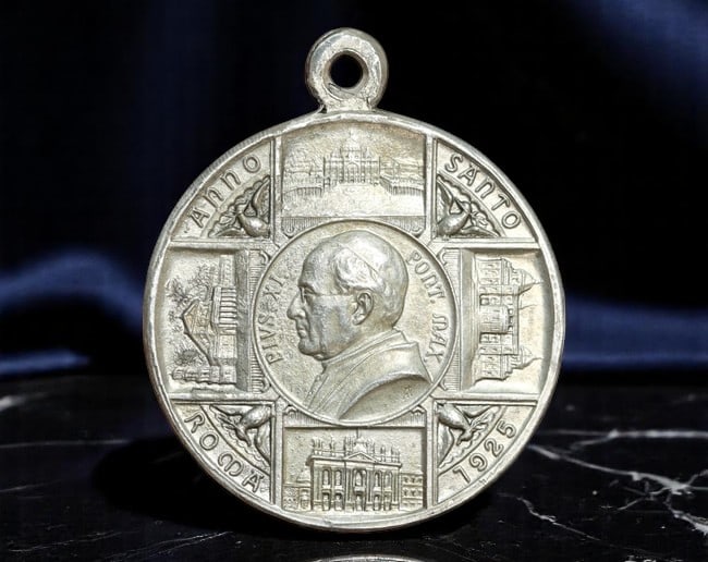 VATICAN: Pius XI - Silvered Bronze Medal, Jubilee Year Rome 1925 (26mm) (1 of 2)