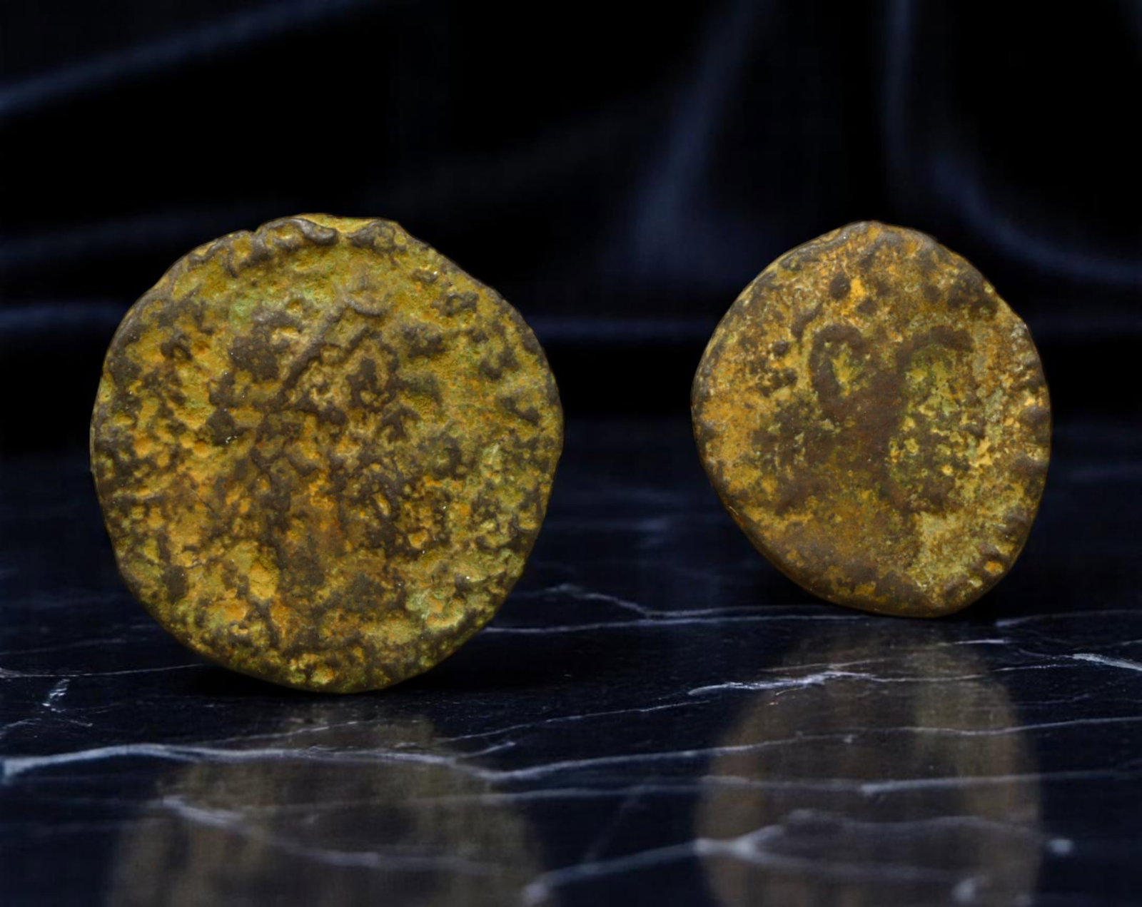 ROMAN EMPIRE: Imperial Allegory - Bronze AE Minimi Duo, 3rd-4th Century AD, 13-15mm (1 of 2)