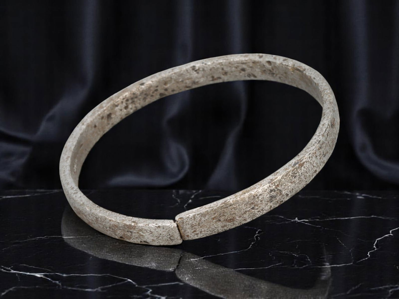 EARLY MEDIEVAL Iron Bangle - Forged Oval Form with Matte Oxidation, Minimalist Taper, 6.6 cm (1 of 1)