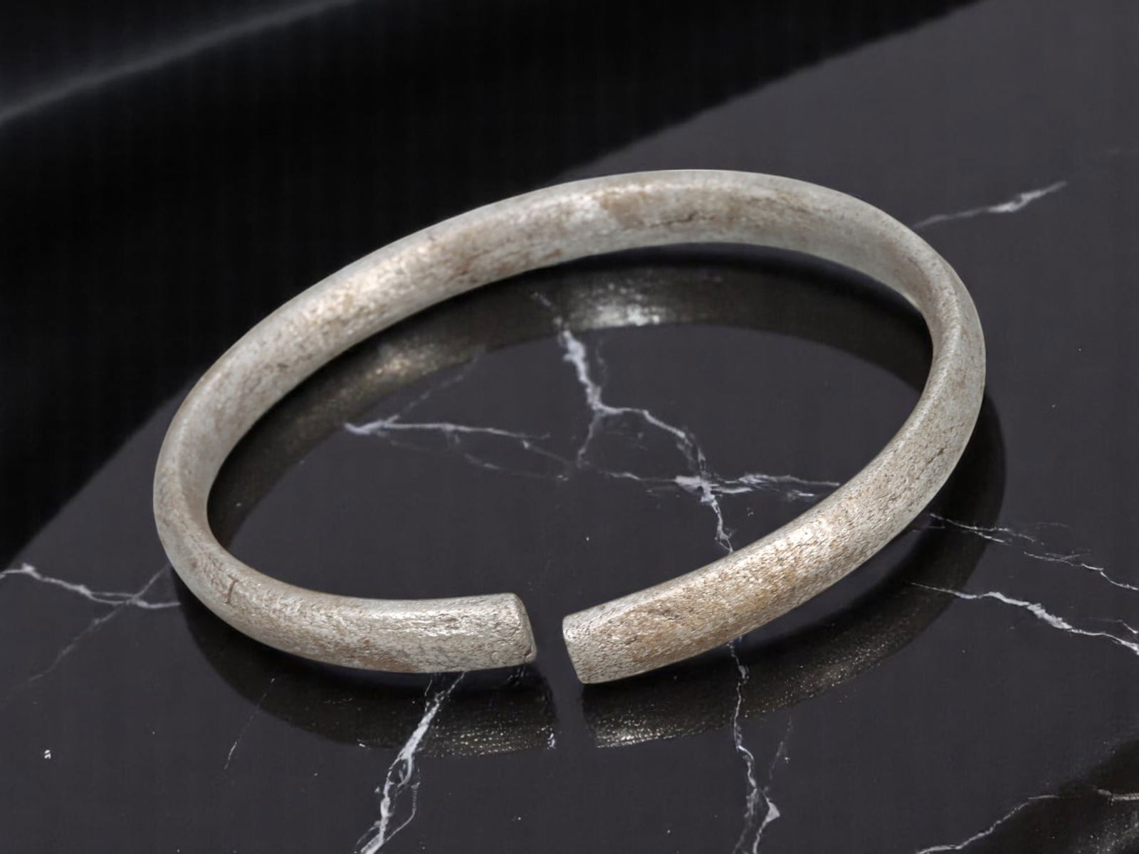 EARLY MEDIEVAL Iron Bracelet - Tapered Cut Ends, Smooth Forged Surface, Cool Grey Patina, 7.2 cm (1 of 1)