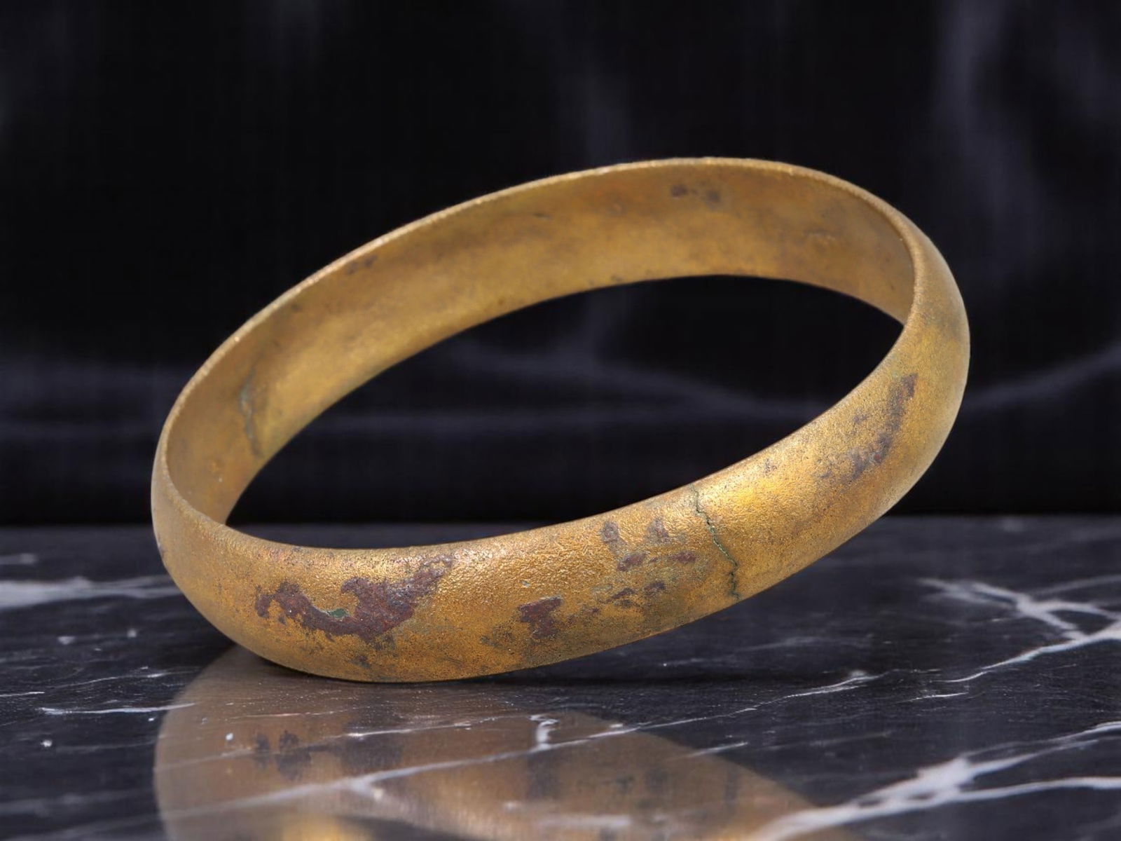 POST-MEDIEVAL Bronze Bangle - Smooth Profile with Traces of Gold Gilt, Bold Rounded Form, 7.3 cm (1 of 1)