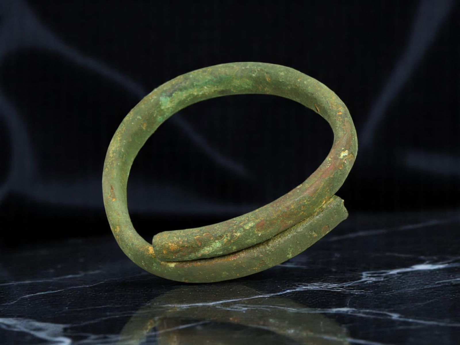 CELTIC Bronze Bracelet - Coiled Rigid Band, Overlapping Ends, 5.5 cm (1 of 1)