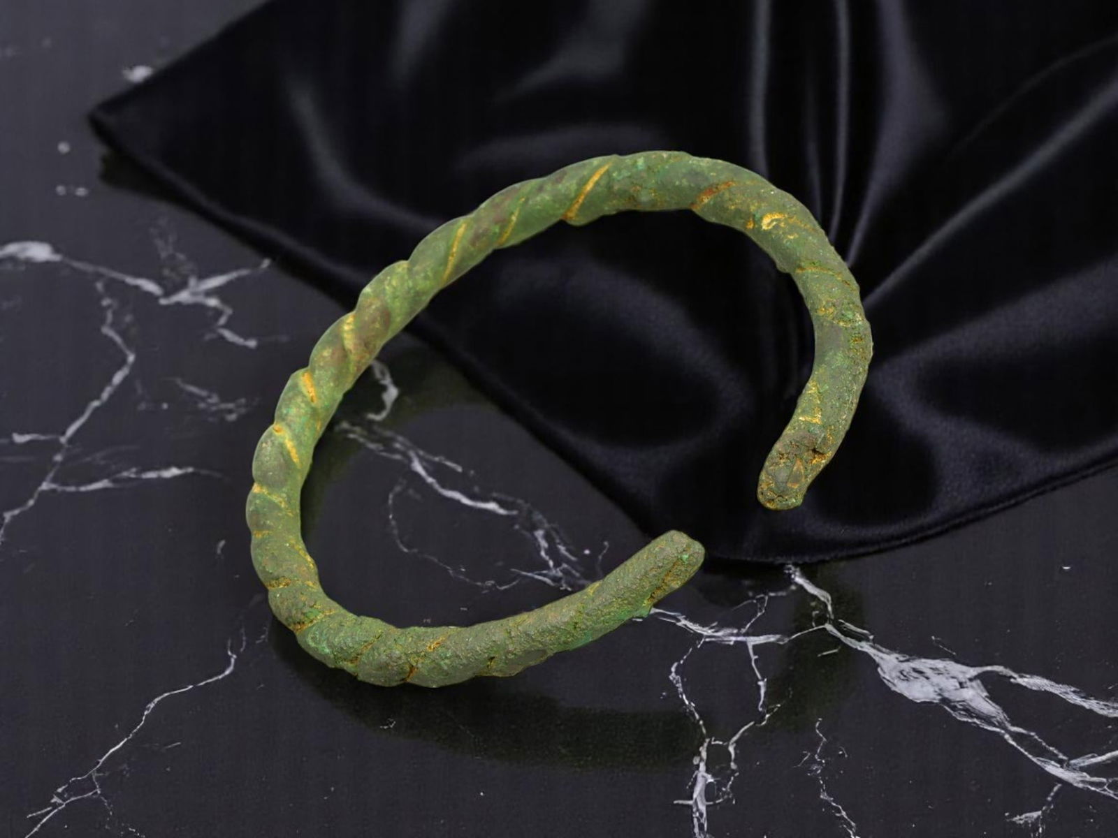 ROMAN Bronze Bracelet - Bold Spiral Twist with Flattened Terminals, Open-Ended (6 cm): This Roman provincial bracelet features a deep spiral twist design along its entire length, terminating in slightly flattened, squared ends. The bold ridging creates a sculptural visual rhythm, enhanc