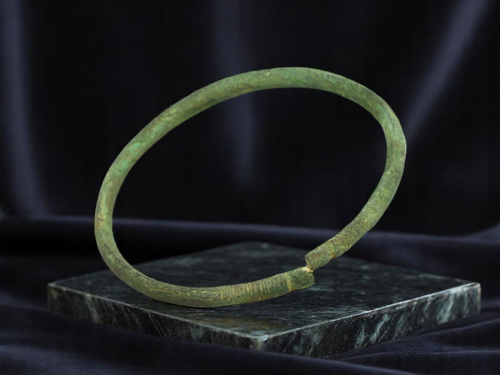 ROMAN Bronze Bracelet - Tapered Rod with Parallel Terminal Grooves, Open-Ended (6.3 cm) (1 of 1)