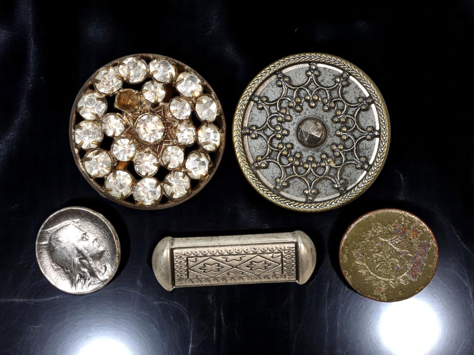 VICTORIAN & WESTERN REVIVAL Button Lot - Metalwork, Pave & Engraved Motifs (5 pcs, 1.5-2.5 cm) (1 of 2)