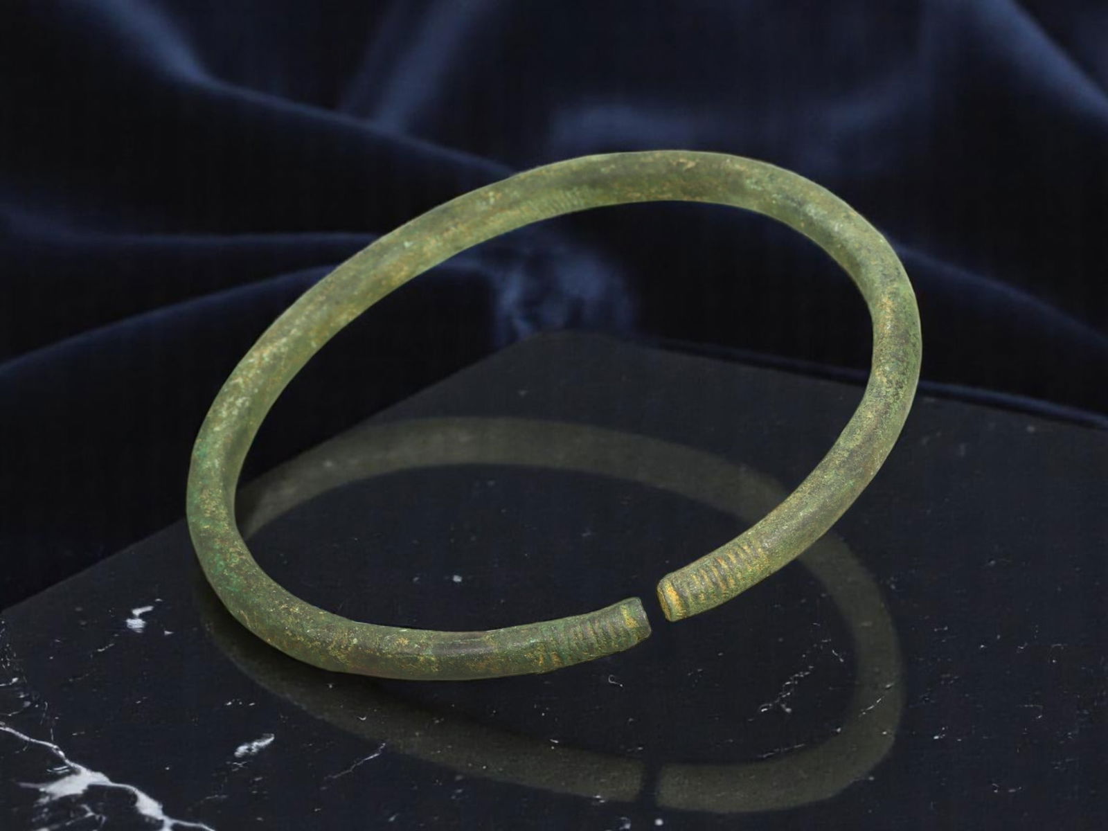 VIKING Bronze Arm Ring - Grooved Terminal Oval Form, 7.2 cm (1 of 1)