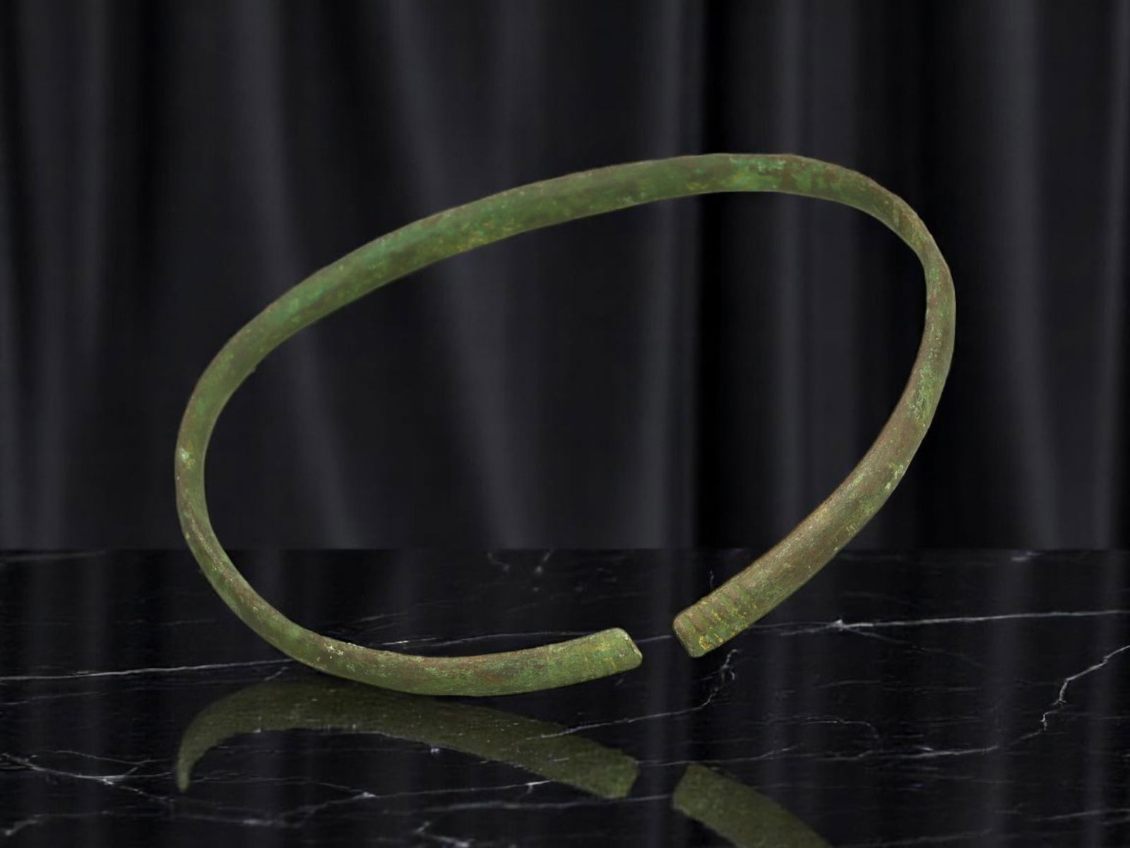 VIKING Bronze Bracelet - Tapered Rod with Grooved Terminals, Open Form (6.2 cm) (1 of 1)