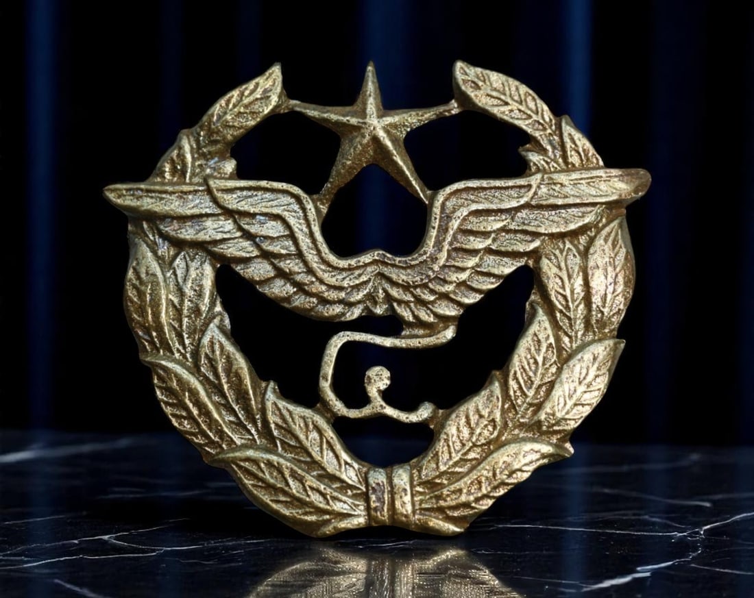 THAILAND: Early Air Service Valor - Royal Thai Air Force Cadet Badge "Batch 4", c.1940s, 26mm: Crafted during the formative era of Thai military aviation, this rare Royal Thai Air Force insignia pays tribute to the early cadet batches that defined national air power. An eagle in flight spreads 