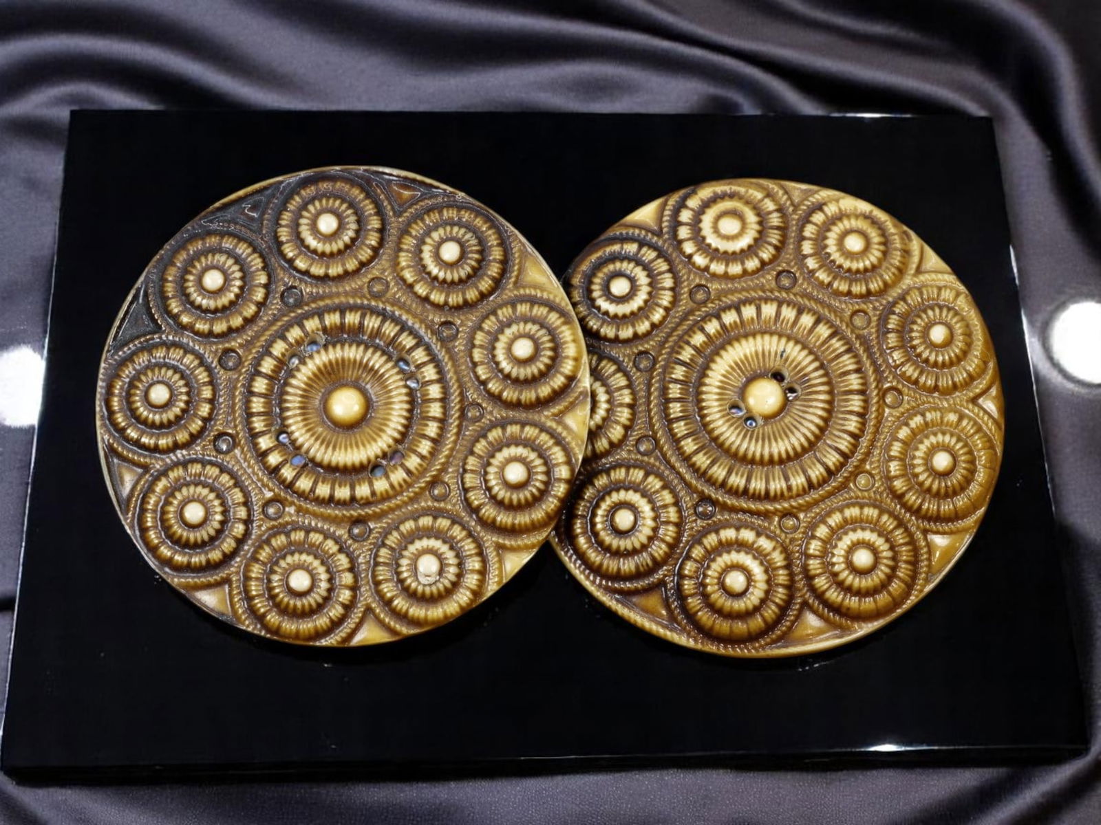 MID-CENTURY: Large Folk-Style Buttons - Horn, Radial Sunburst Motif (2 pcs, 5.5 cm each) (1 of 2)