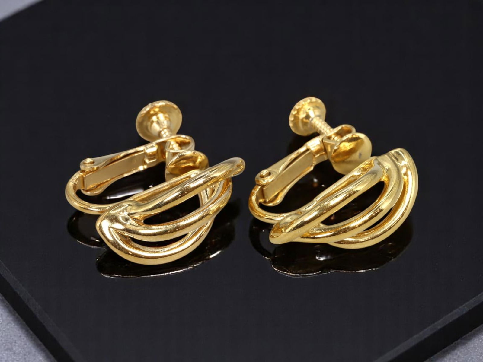 NAPIER: Vintage Estate Earrings - Mid-Century Layered Loop Design, Goldtone, Screwback 2x0.8cm: From the storied archives of Napier, these mid-century screwback earrings showcase a fluid triple-loop motif in bright goldtone, emblematic of the brand's bold yet wearable 20th-century design languag