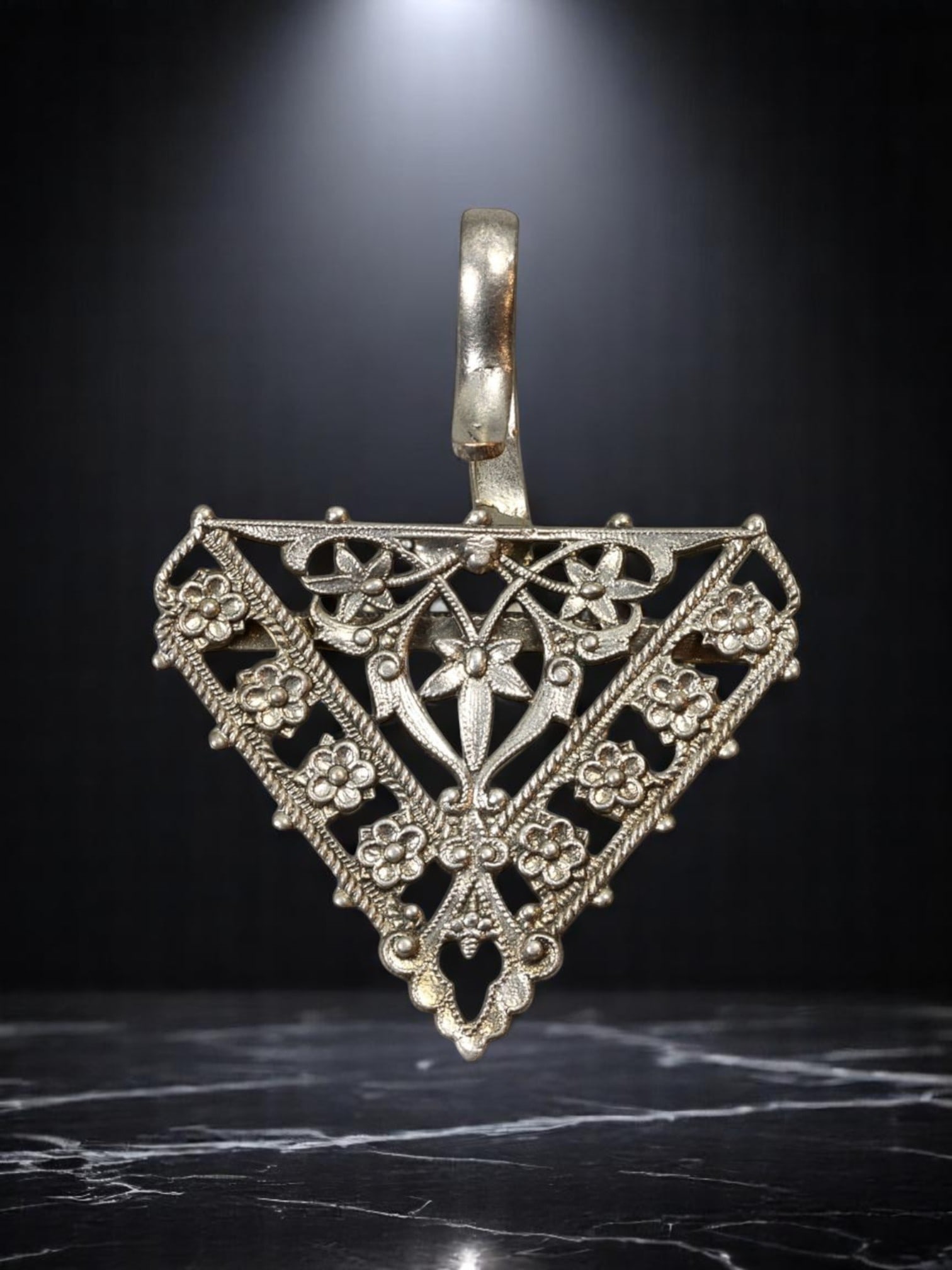 EUROPEAN FOLKLORIC: Silver Pendant - Lattice Filigree with Floral Garland Motif (4g, 4x3cm): A delicately crafted silver pendant with stylized floral garlands in a triangular lattice format, this piece reflects the charm of European folk traditions and regional silversmithing. The openwork de