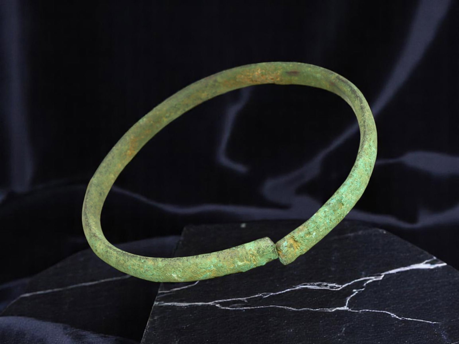 ROMAN Bronze Bracelet - Smooth Rod Band with Narrow Seam Fit, Closed Circle (6 cm): This Roman-period bracelet presents a slender, rod-like band with a near-seamless circular form. The terminals meet in a subtle junction-likely cold-fitted or lightly fused post-casting. Its surface i