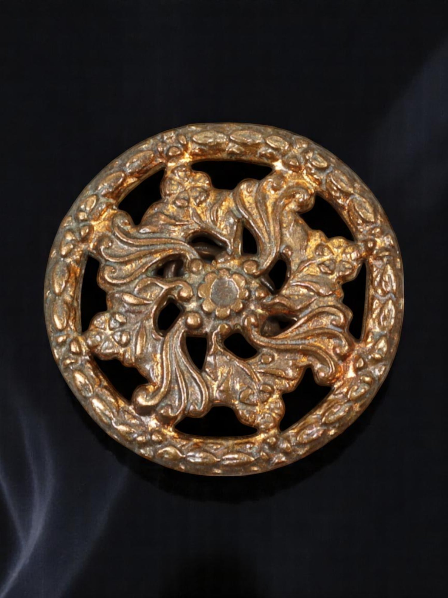 ANTIQUE STYLE: Button or Pendant - Baroque Scroll Floral Medallion, Aged Brass Tone (1.8cm) (1 of 2)