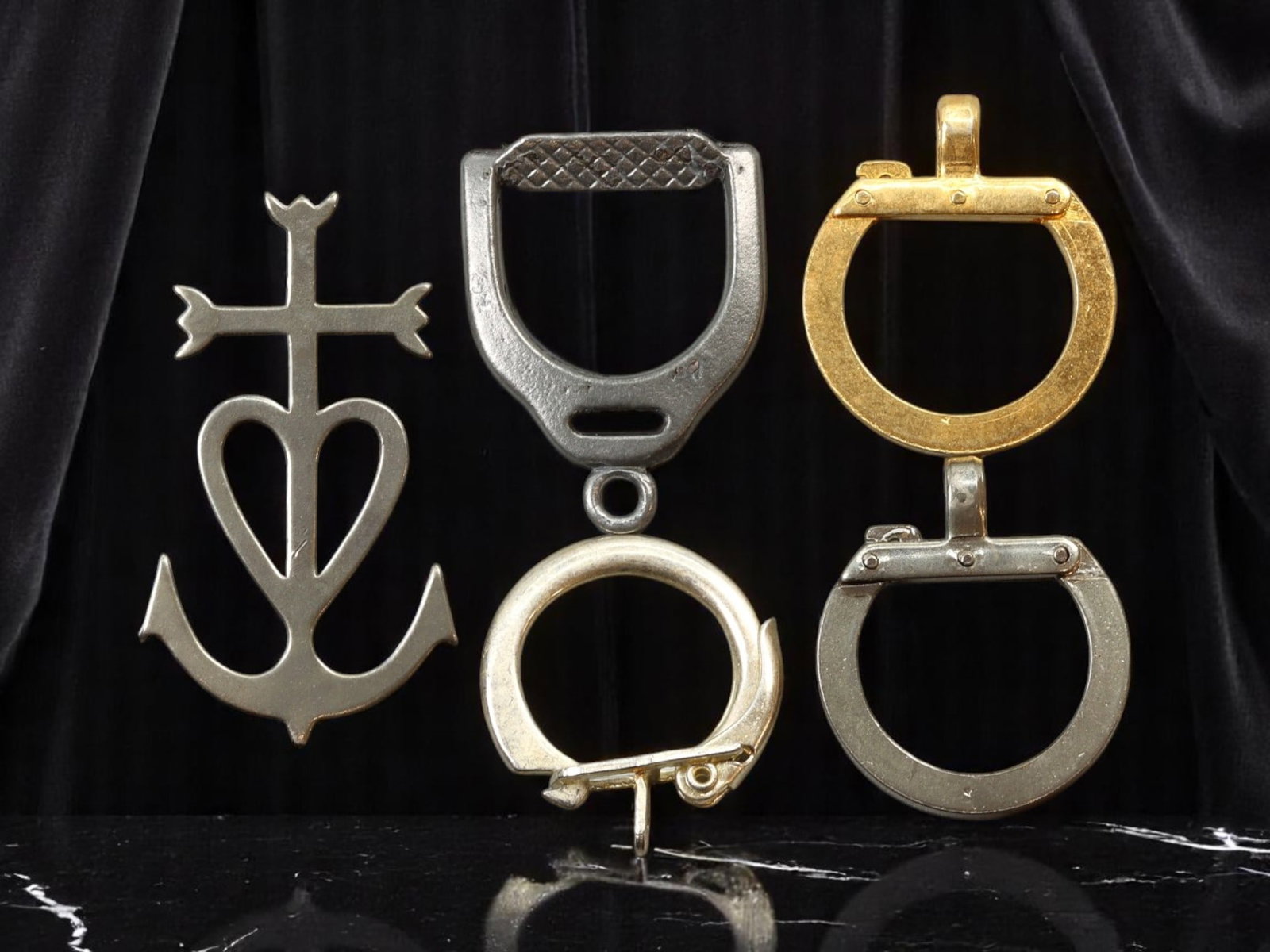 INDUSTRIAL & SYMBOLIC Mixed Charm Lot - Faith Anchor & Equestrian Hardware Forms, 2.5-4.4 cm: This compelling 5-piece charm lot brings together industrial-inspired fasteners and symbolic metalwork in a variety of finishes and forms. Included are articulated buckle and hinge-style components-so