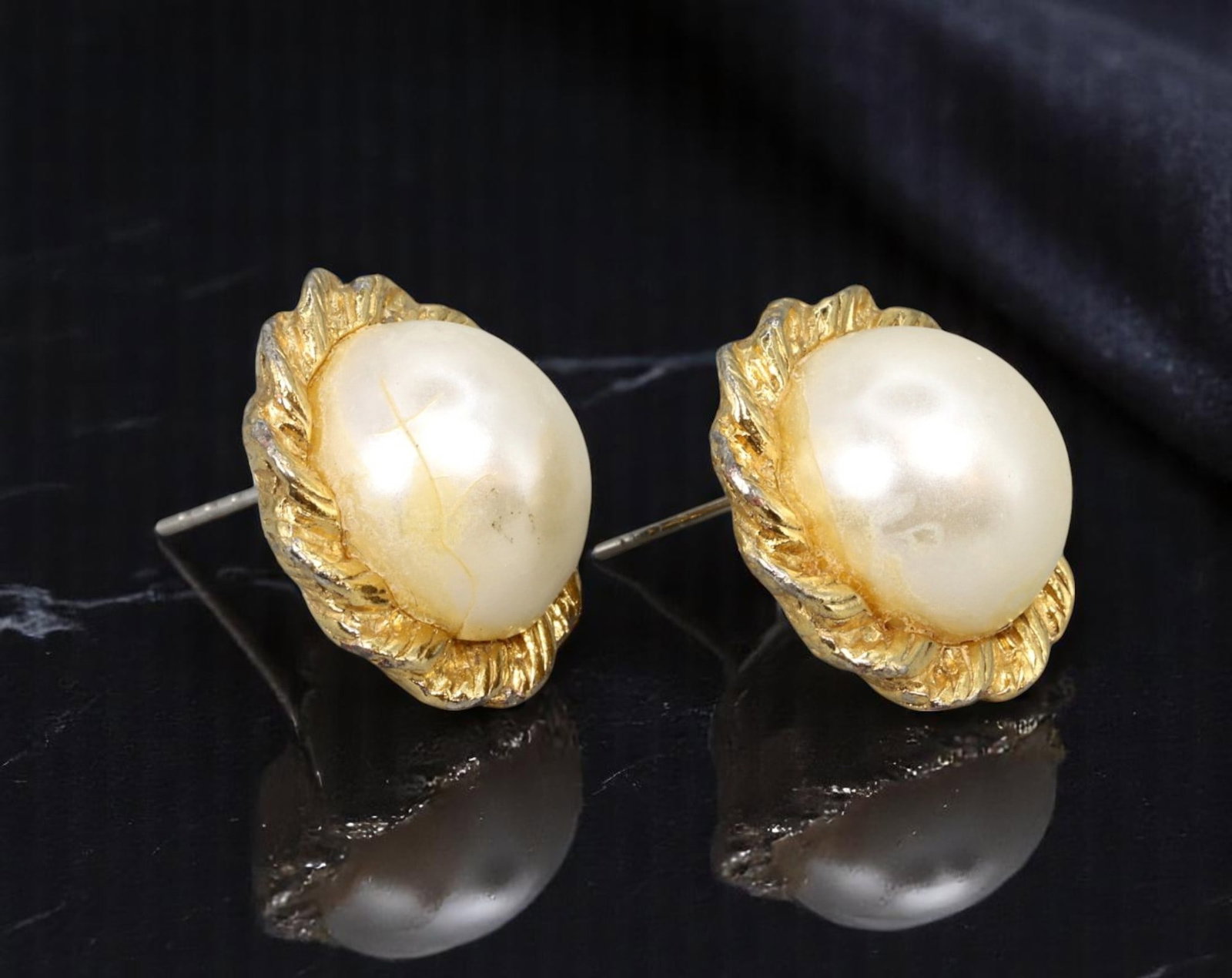 VINTAGE: Pearl-Like Stud Earrings - Textured Leaf Bezel in Goldtone, 1.5cm: Estate Jewelry with organic elegance, these vintage stud earrings feature softly domed pearl-like centers framed by sculptural goldtone leaf-textured bezels. Measuring 1.5cm across, their floral-inspi