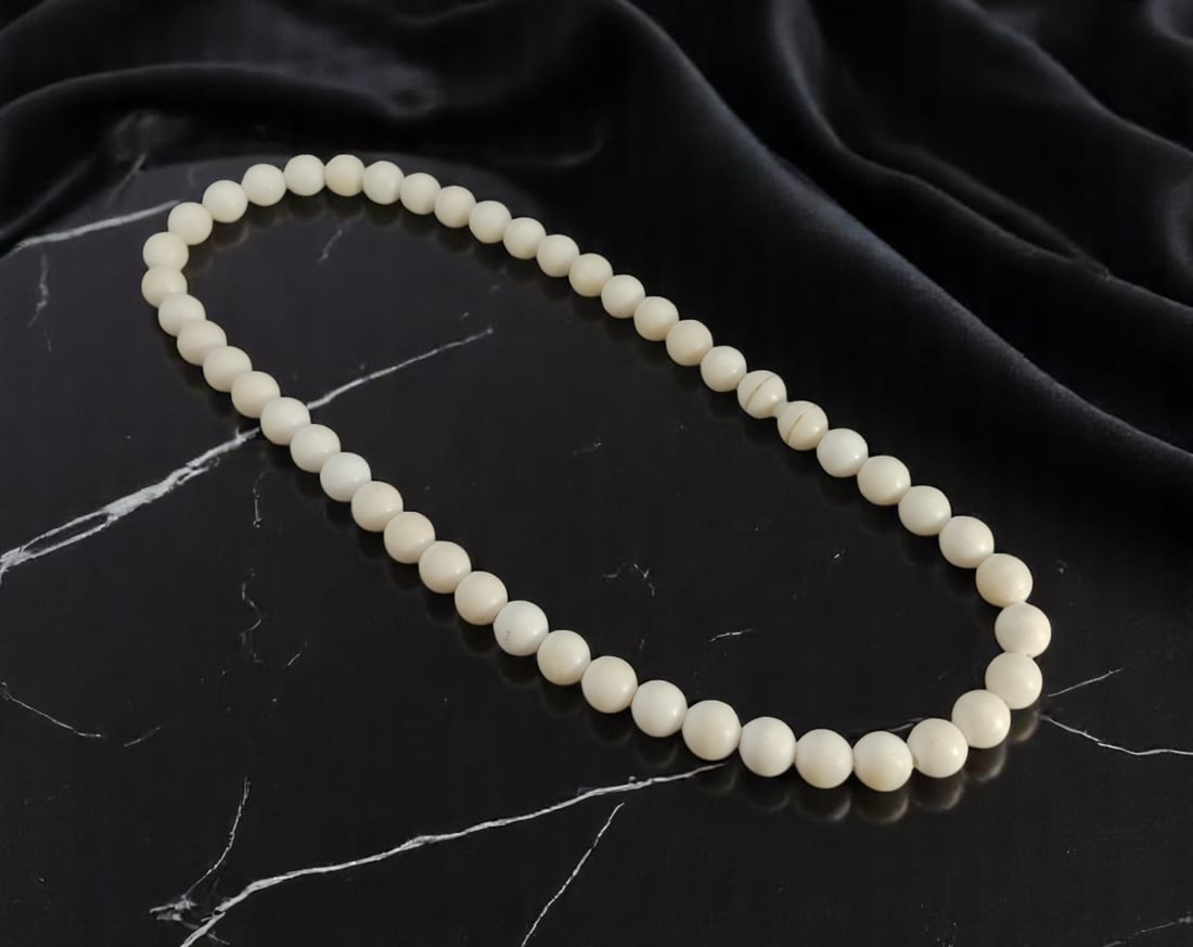 NATURAL SIMPLICITY: Hand-Strung Bone Bead Necklace, 23.5cm: Celebrating the beauty of organic materials, this 23.5cm necklace features smoothly polished round bone beads hand-strung into a timeless single strand. The warm off-white and creamy tones of the natu